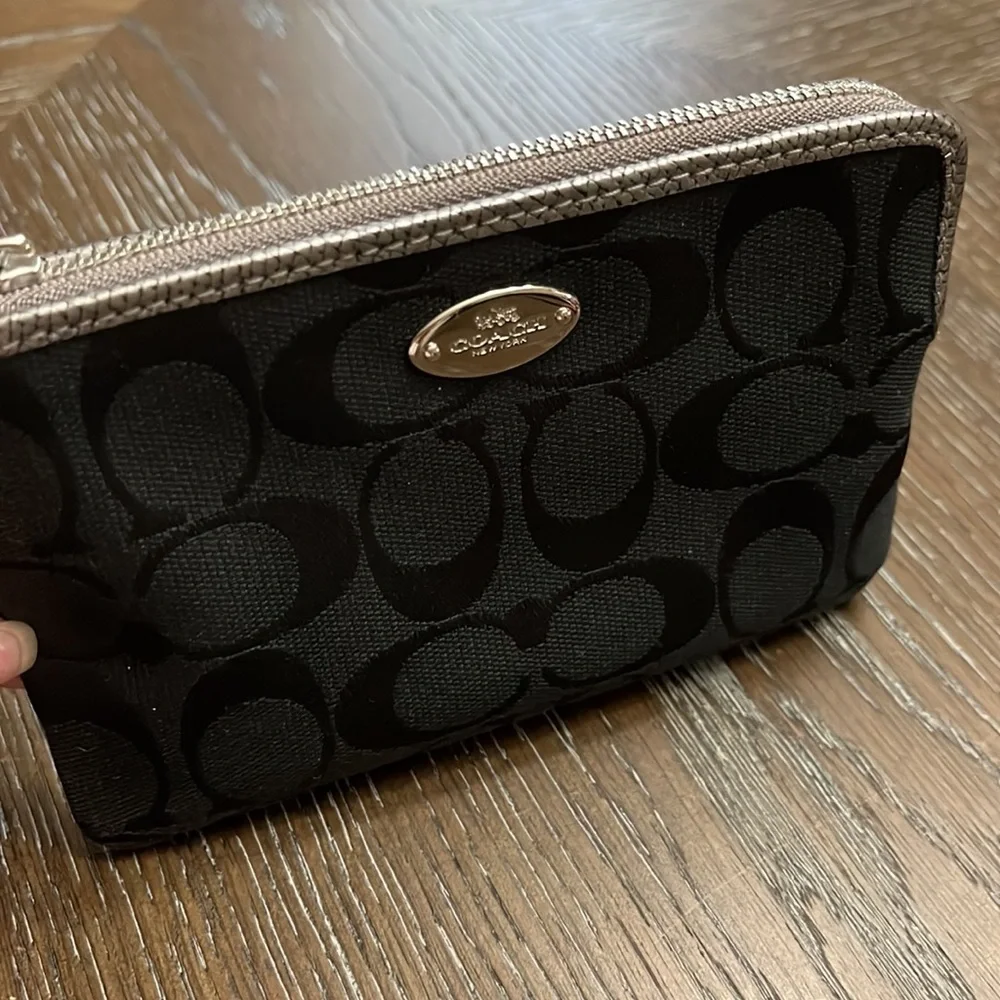 Coach black signature silver metallic leather edge wristlet